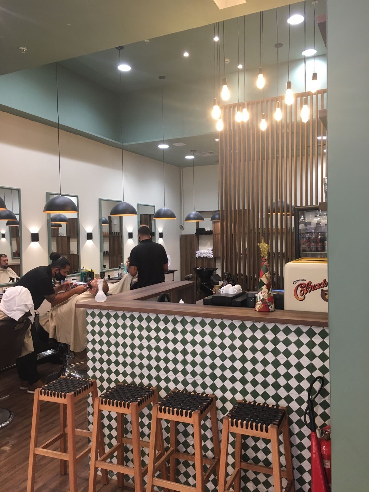Vendo Barbearia com duas unidades em shopping do Rio de Janeiro