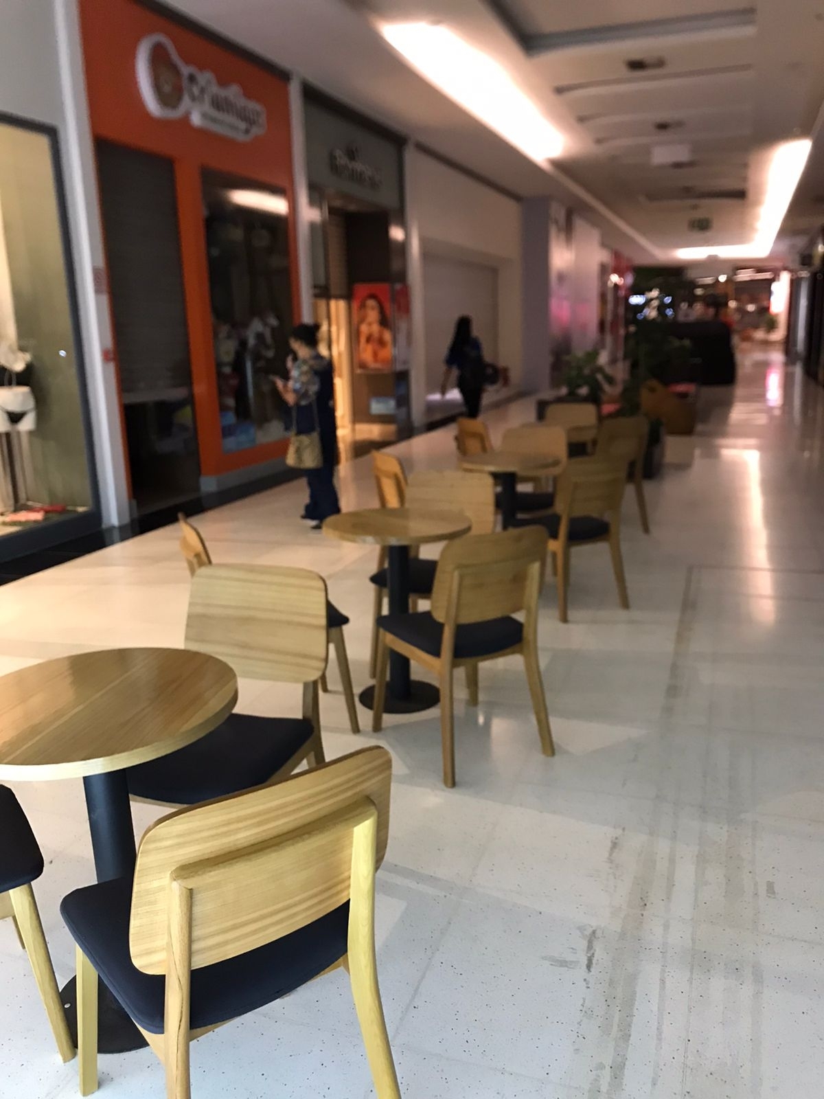 Franquia de cafeteria de grãos especiais com conceito minimalista japonês em à venda  Uberlândia 