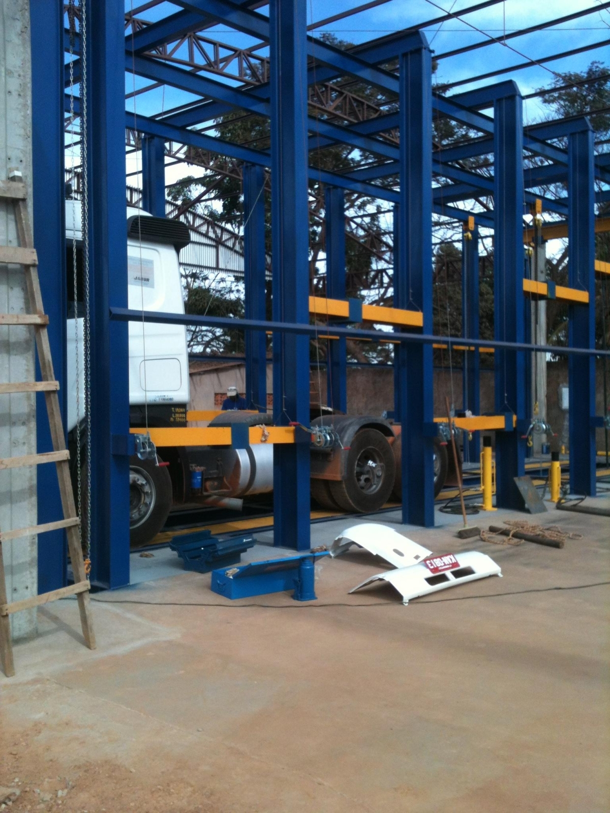 comercio e instalação de máquinas para alinhamento de chassis de caminhões e carretas