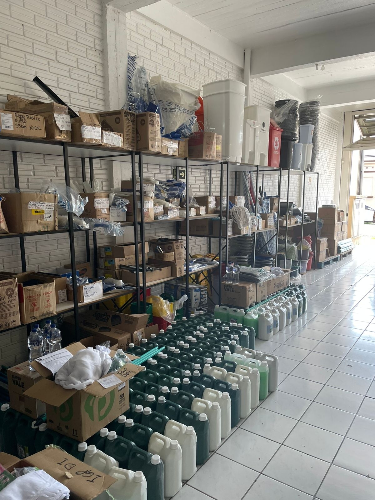 Vendo Distribuidora de materiais de limpeza e equipamentos