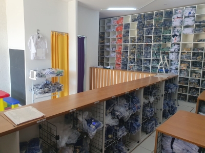 Loja e indústria de confecção de uniformes escolares e profissionais