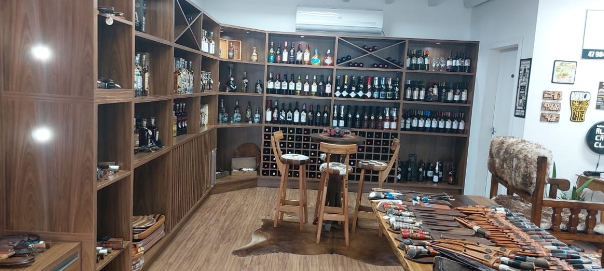 Loja de Facas artesanais e Cachaças ,vinhos e tabuas de churrasco