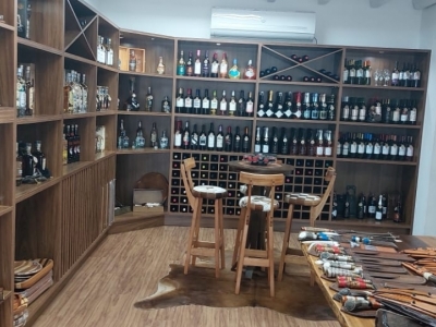 Loja de Facas artesanais e Cachaças ,vinhos e tabuas de churrasco