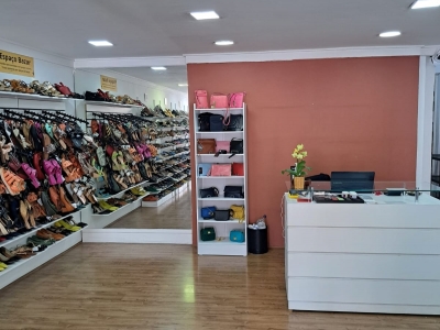 Loja de sapatos e bolsas e fabrica de bolsas