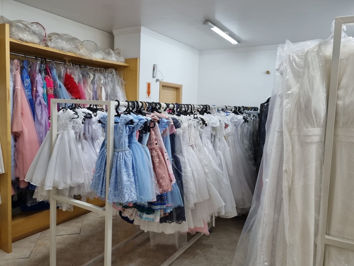 Loja de vendas e locações de vestidos de noivas, noivos, festas, casamentos e convidados.