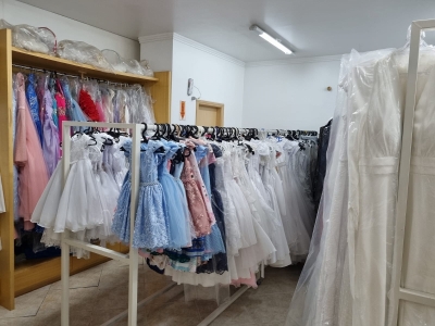 Loja de vendas e locações de vestidos de noivas, noivos, festas, casamentos e convidados.