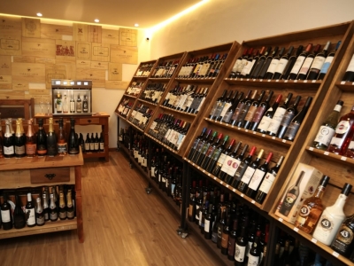 Adega à venda Esp. em Vinhos e Empório