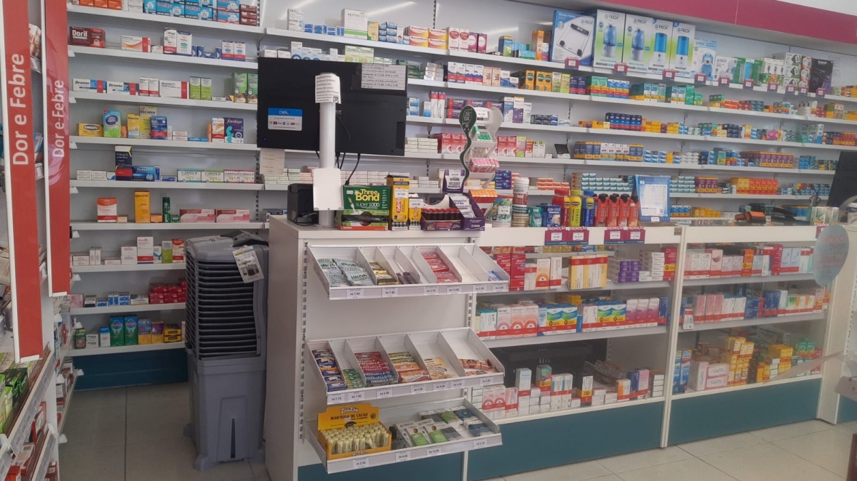 Farmacia, em bairro populoso