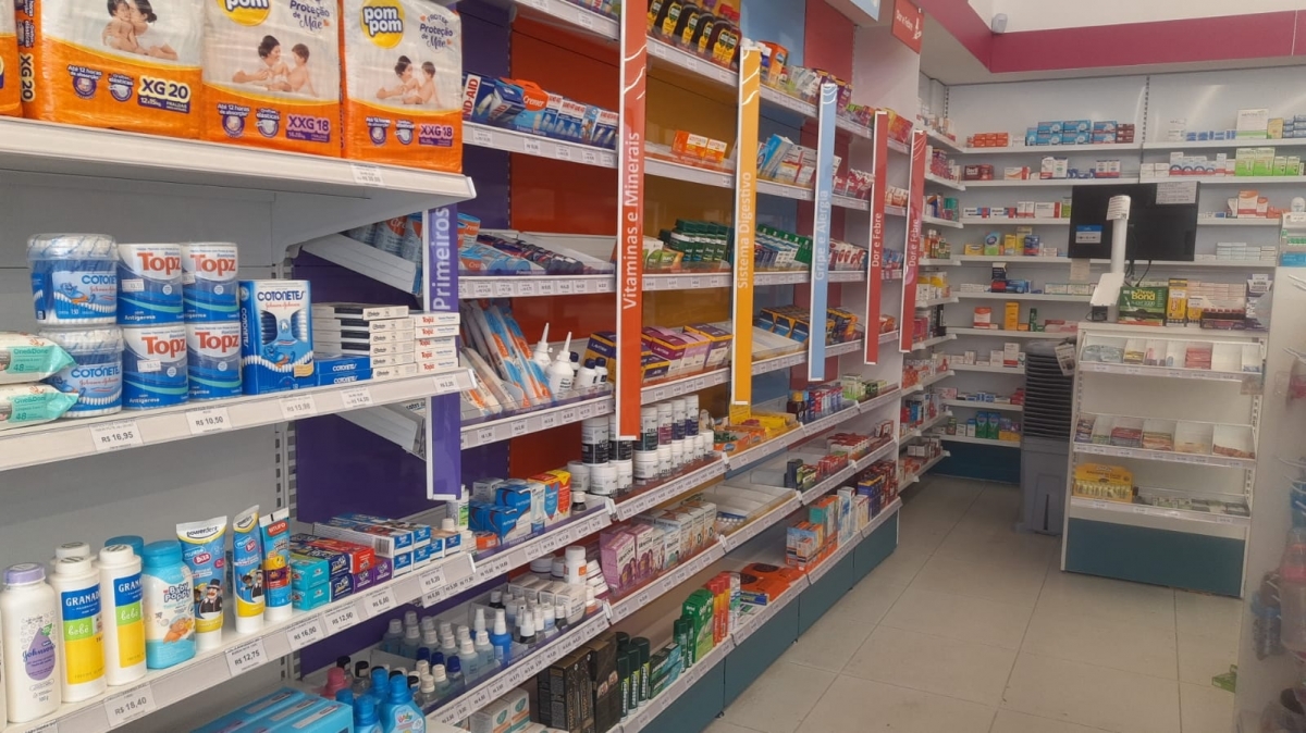 Farmacia, em bairro populoso