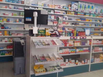 Farmacia, em bairro populoso