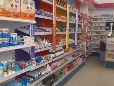 Farmacia, em bairro populoso