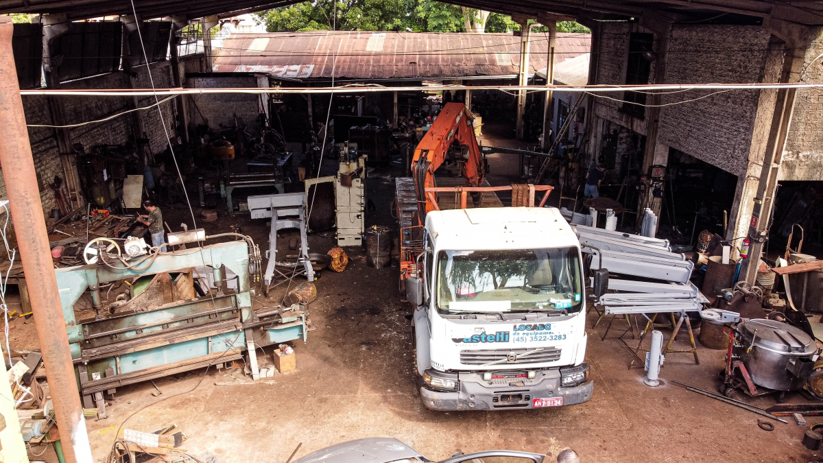 TORNEARIA A VENDA + CAMINHÕES MUNCK