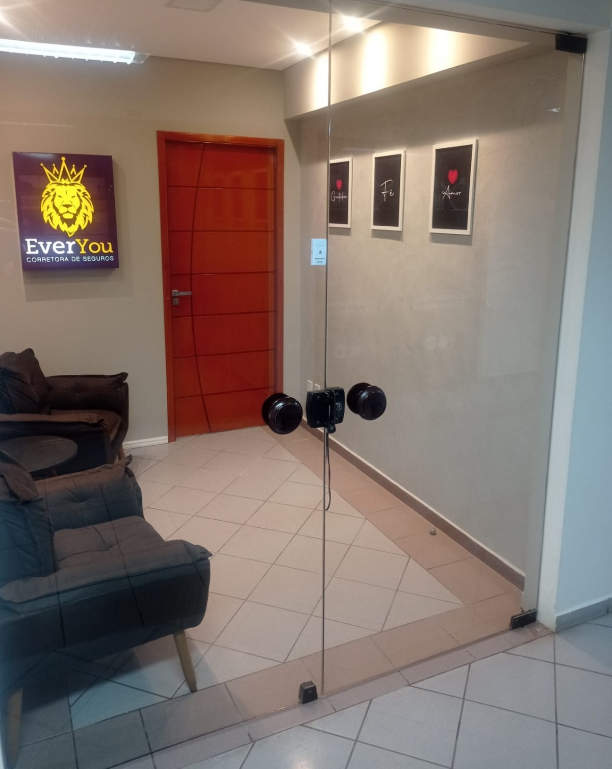VENDO OU ARRENDO CORRETORA DE SEGUROS DIVERSOS RAMOS.