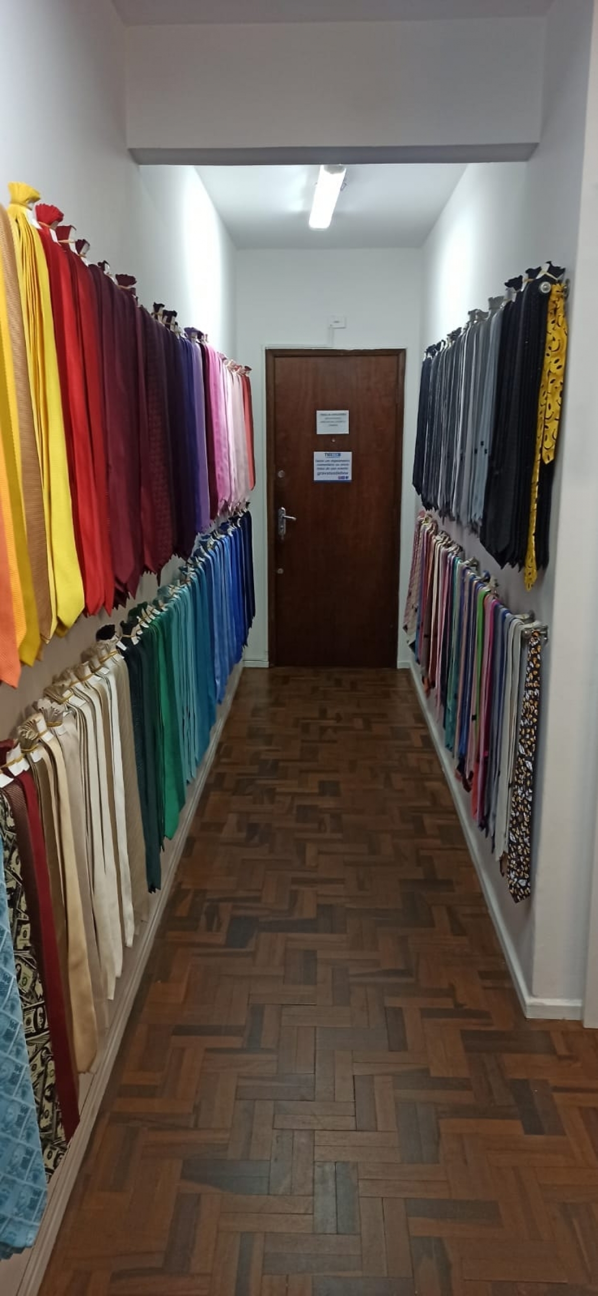 Loja, Atacado e e-commerce especializada em gravatas, suspensório e camisa