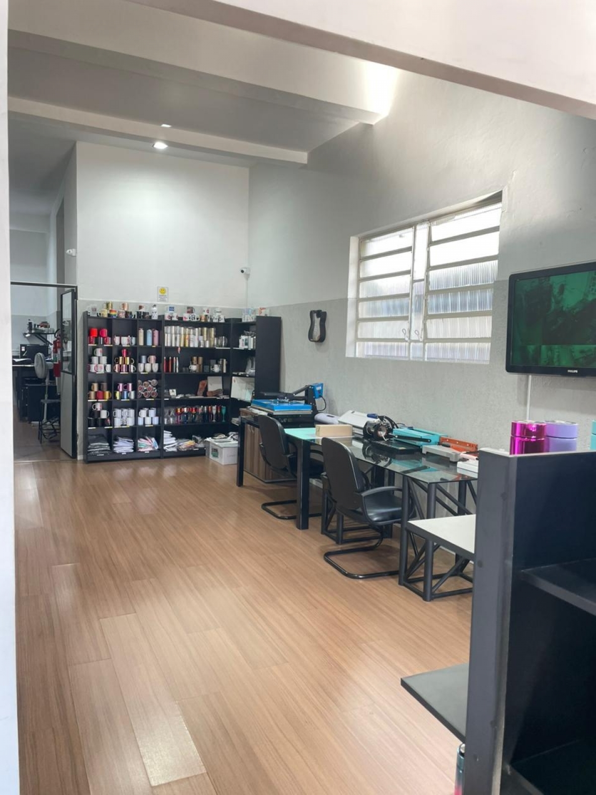 VENDE-SE ASSISTÊNCIA TÉCNICA DE INFORMÁTICA EM PLENA ATIVIDADE – LABORATÓRIO COMPLETO