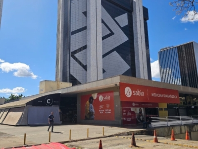 VENDE-SE OU TROCA LOJA COMERCIAL NO CORAÇÃO DE BRASÍLIA PRÓX AO CONGRESSO NACIONAL