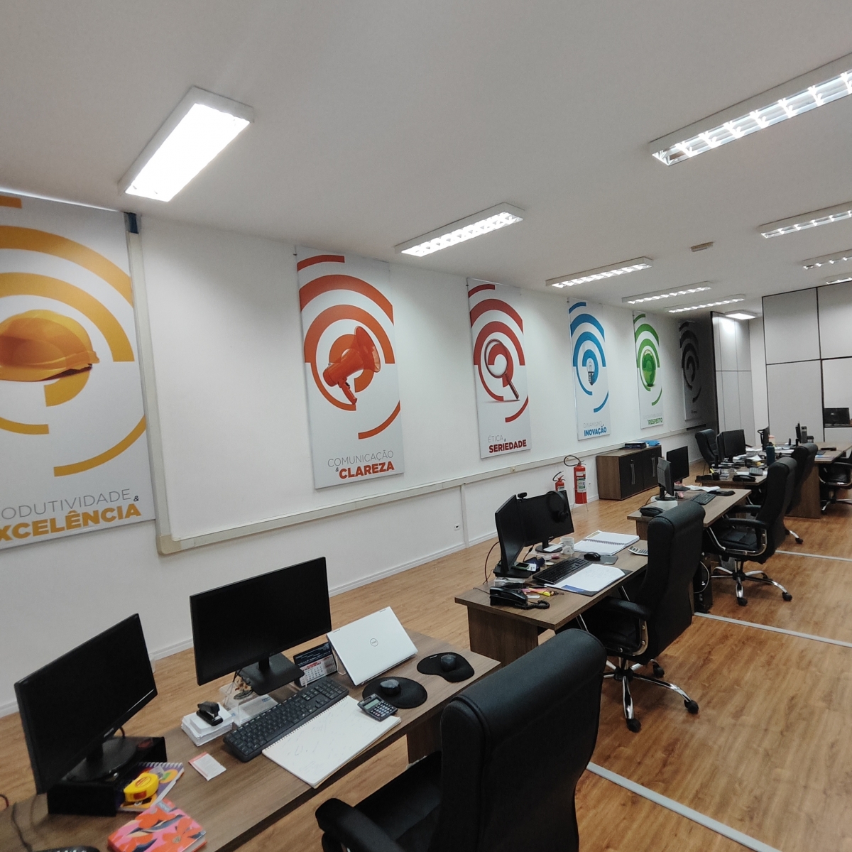 Empresa de Comunicação Visual Refêrencia (Grande Oportunidade)