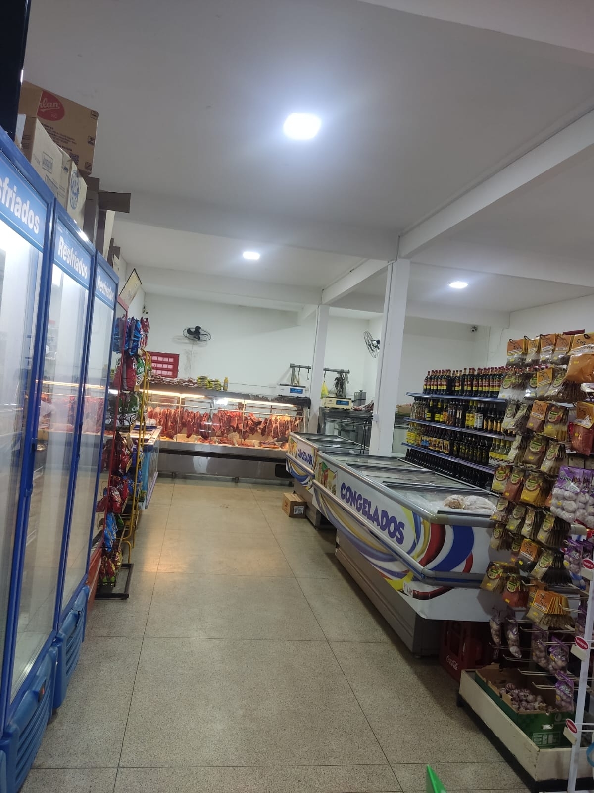 Venda de açougue e mercearia 