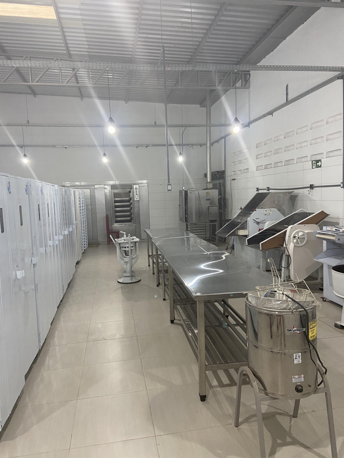 Padaria Completa: Maquinário Moderno e Ponto Montado + 2 Meses de Carência no Aluguel