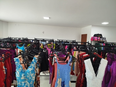 LOJA DE ROUPAS CONSOLIDADA, COM MARCA REGISTRADA - OPORTUNIDADE ÚNICA DE INVESTIMENTO