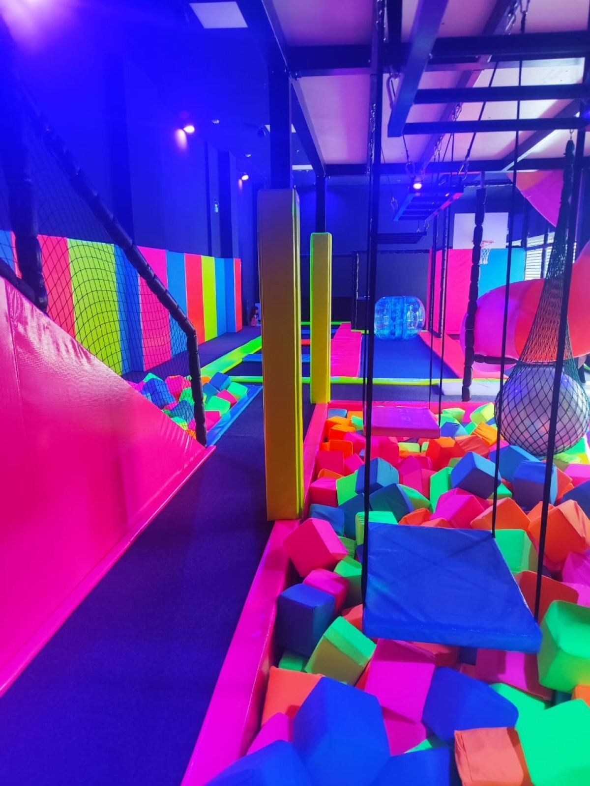 Parque de trampolim indoor 