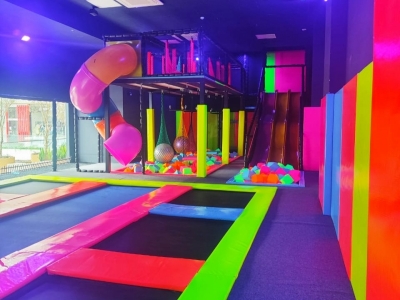 Parque de trampolim indoor 
