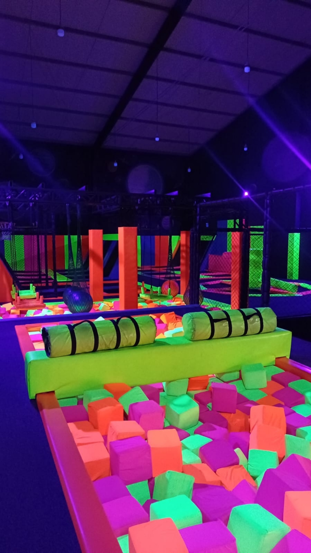 Parque de trampolim indoor 