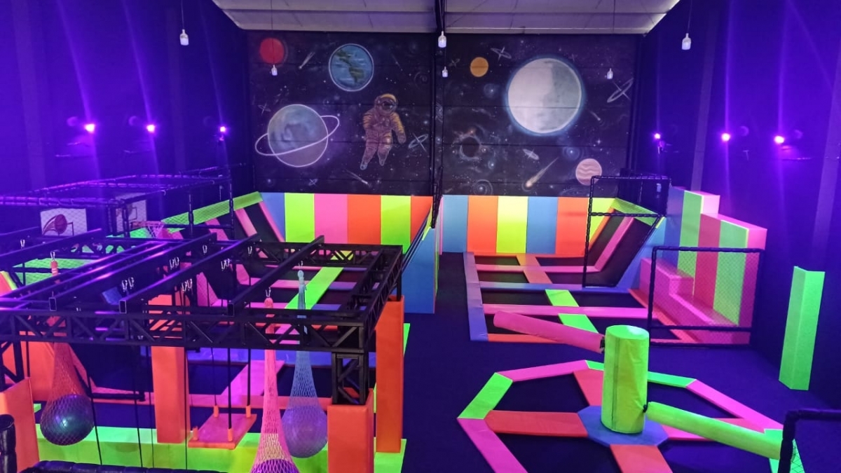 Parque de trampolim indoor 