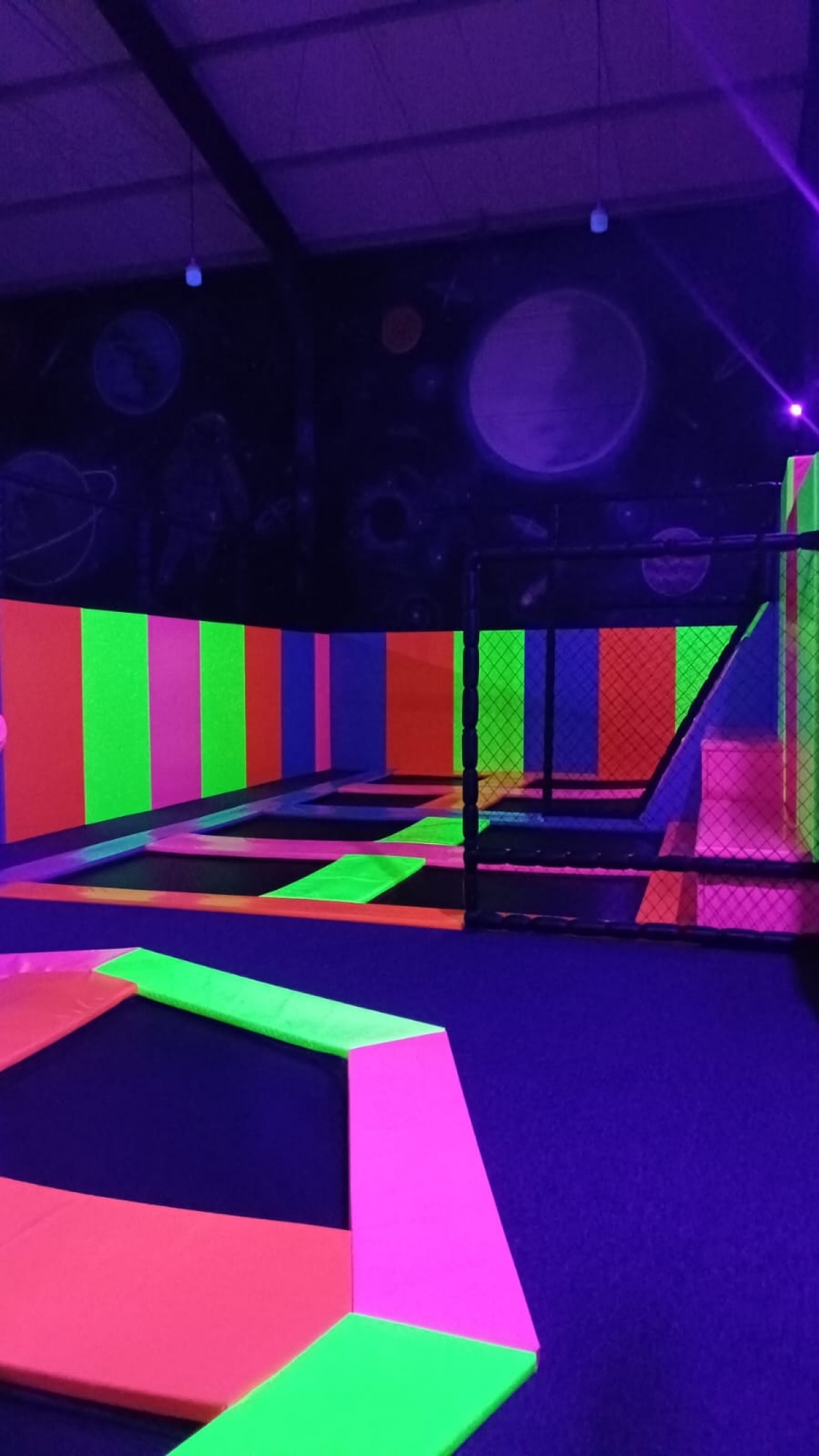 Parque de trampolim indoor 