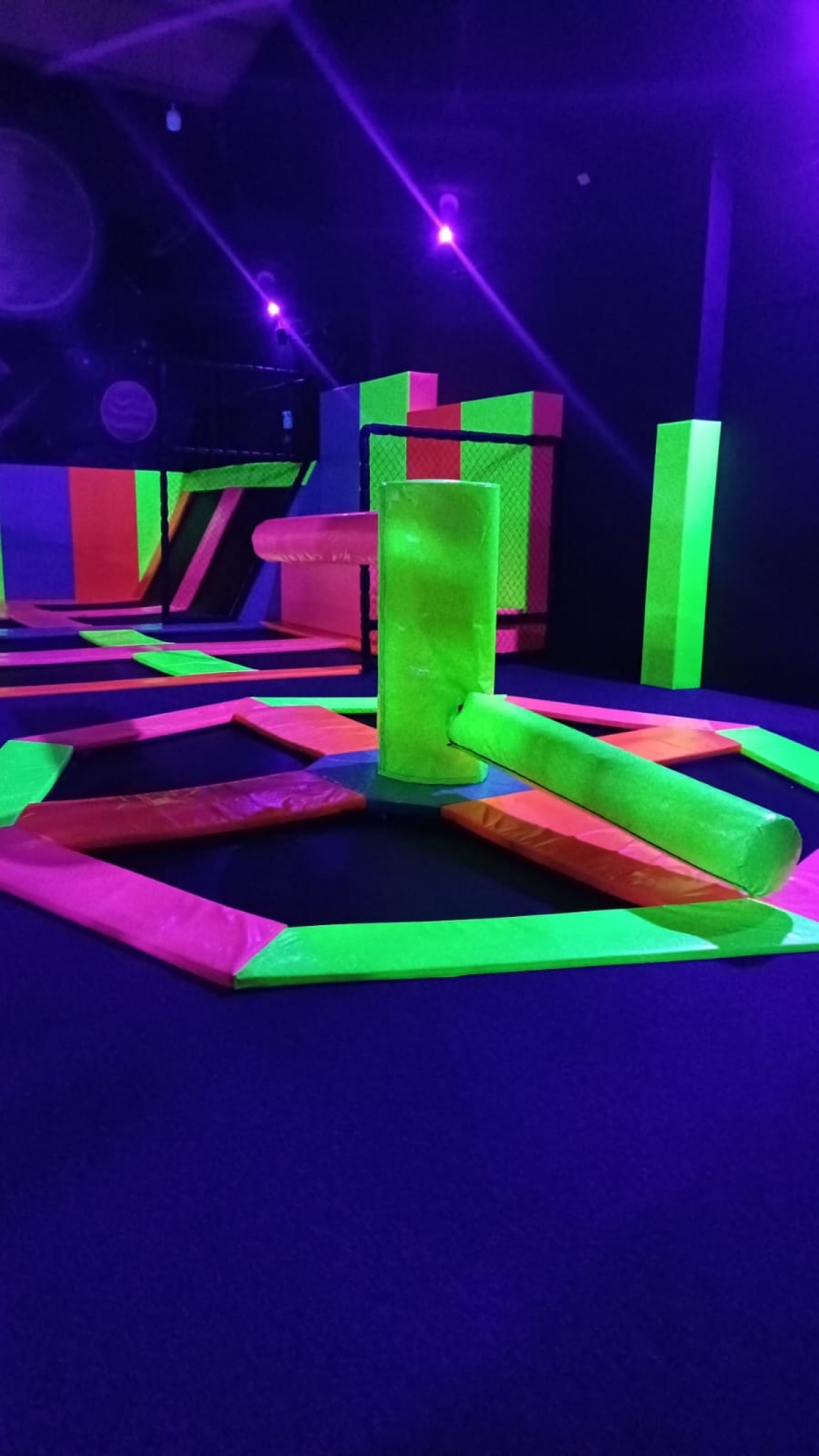Parque de trampolim indoor 