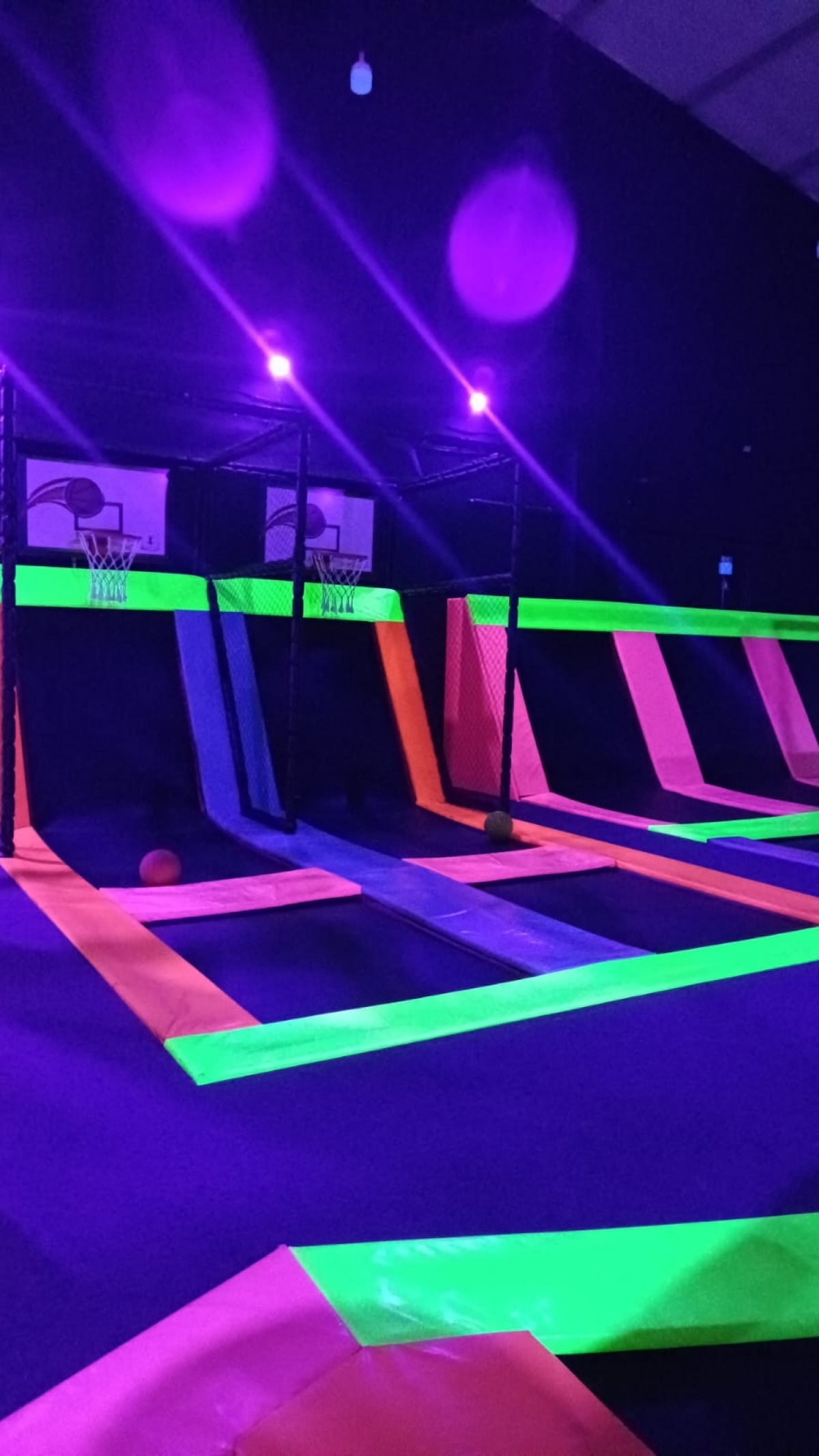 Parque de trampolim indoor 