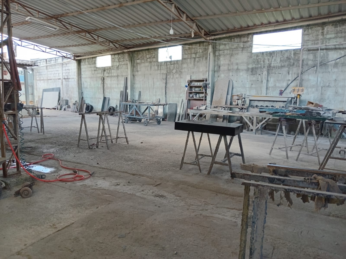 Vendo Marmoraria em pleno funcionamento (porteira fechada)