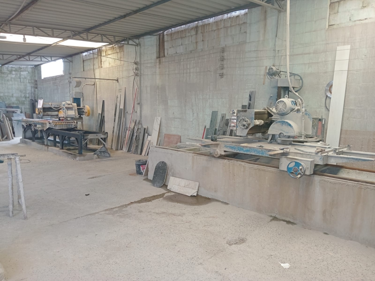 Vendo Marmoraria em pleno funcionamento (porteira fechada)