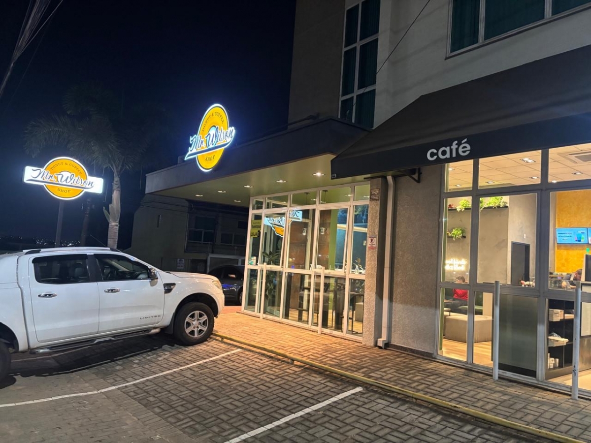 ÓTIMA OPORTUNIDADE – CAFETERIA COMPLETA E PRONTA PARA OPERAR 