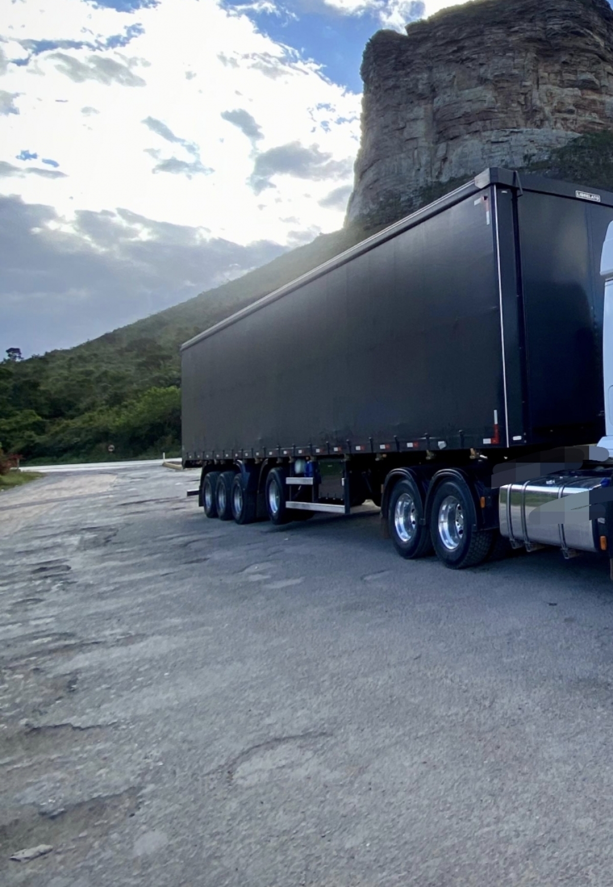 Vendo Transporte de cargas e turismo 