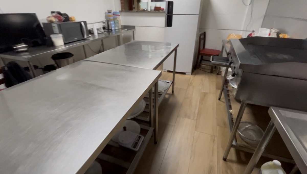 Restaurante completo à venda em Itajaí – em frente ao Shopping | 84 lugares | Cozinha completa | Pronto para trabalhar