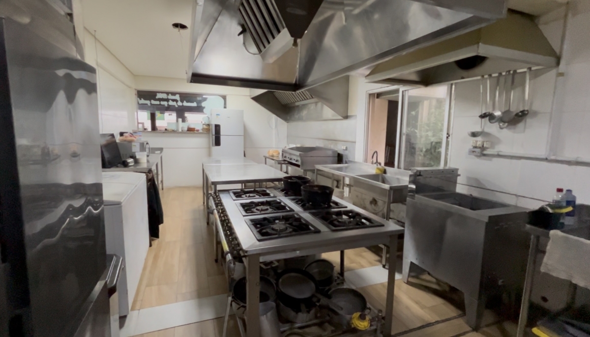 Restaurante completo à venda em Itajaí – em frente ao Shopping | 84 lugares | Cozinha completa | Pronto para trabalhar