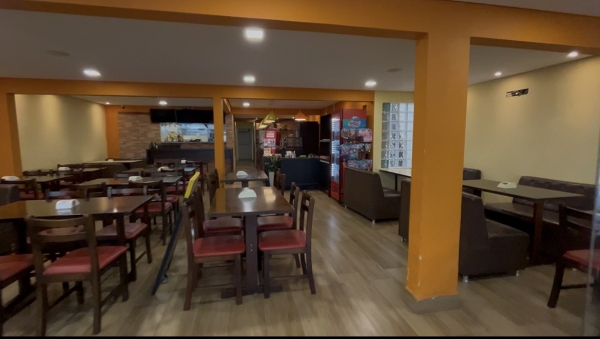 Restaurante completo à venda em Itajaí – em frente ao Shopping | 84 lugares | Cozinha completa | Pronto para trabalhar