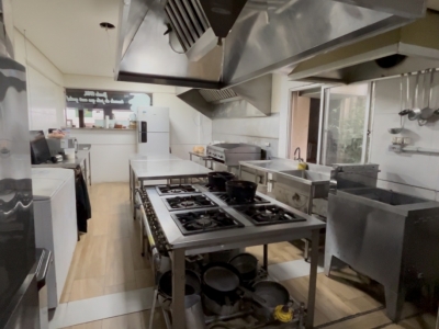 Restaurante completo à venda em Itajaí – em frente ao Shopping | 84 lugares | Cozinha completa | Pronto para trabalhar