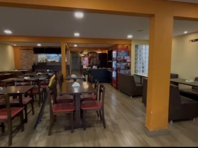 Restaurante completo à venda em Itajaí – em frente ao Shopping | 84 lugares | Cozinha completa | Pronto para trabalhar