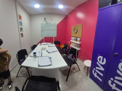 Vende-se escola de idiomas consolidada, com carteira ativa de alunos, estrutura completa nova