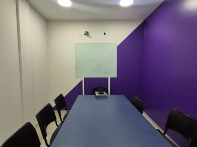 Vende-se escola de idiomas consolidada, com carteira ativa de alunos, estrutura completa nova