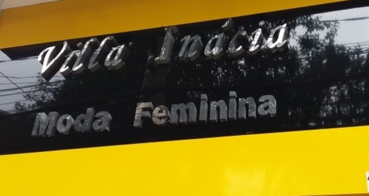 Loja de Moda Feminina (estoque e equipamentos)