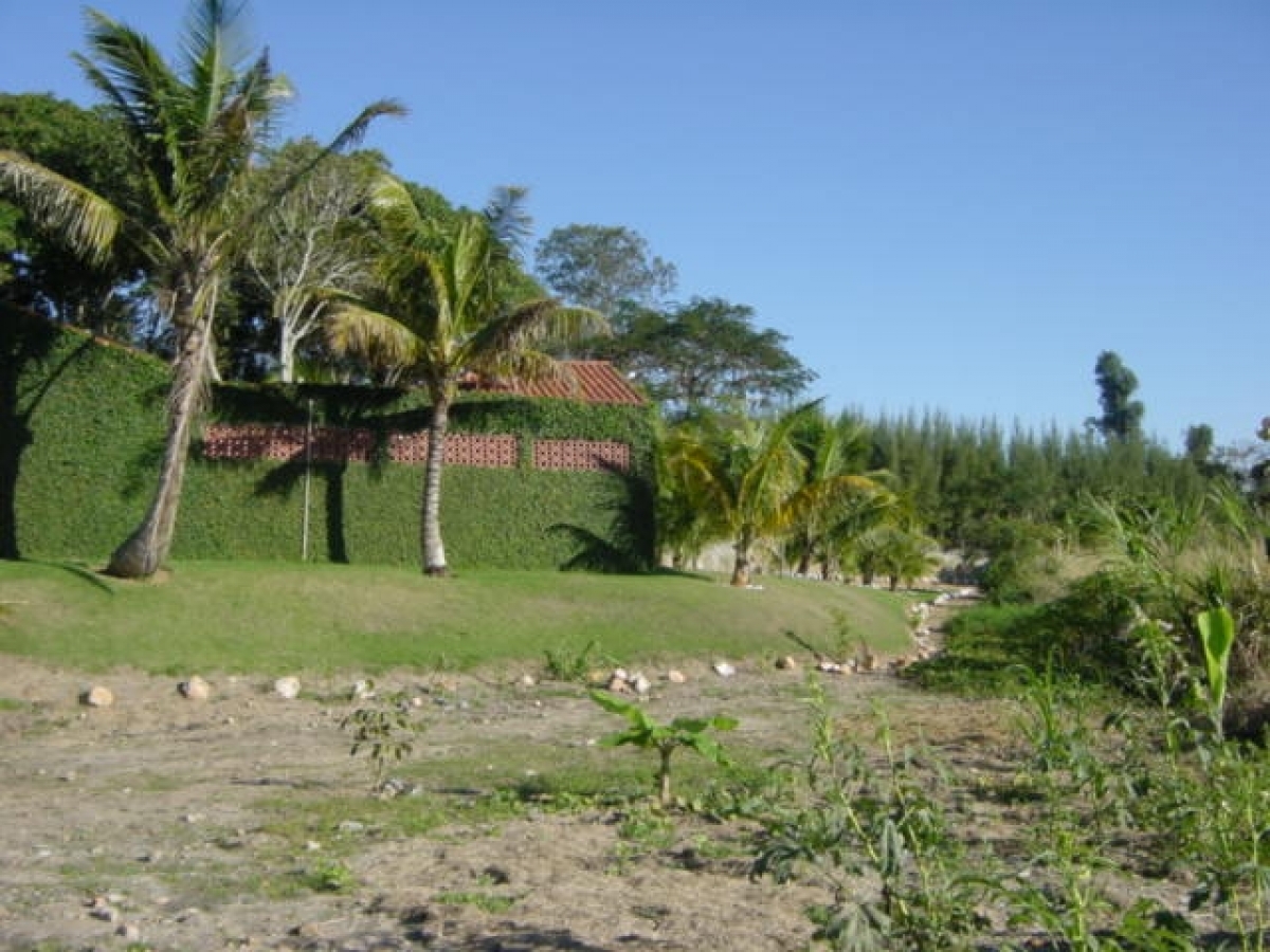 Casa para eventos - Pousada - 800m2 Construção em 5.000m2 terreno a beira da água