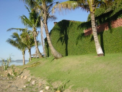 Casa para eventos - Pousada - 800m2 Construção em 5.000m2 terreno a beira da água