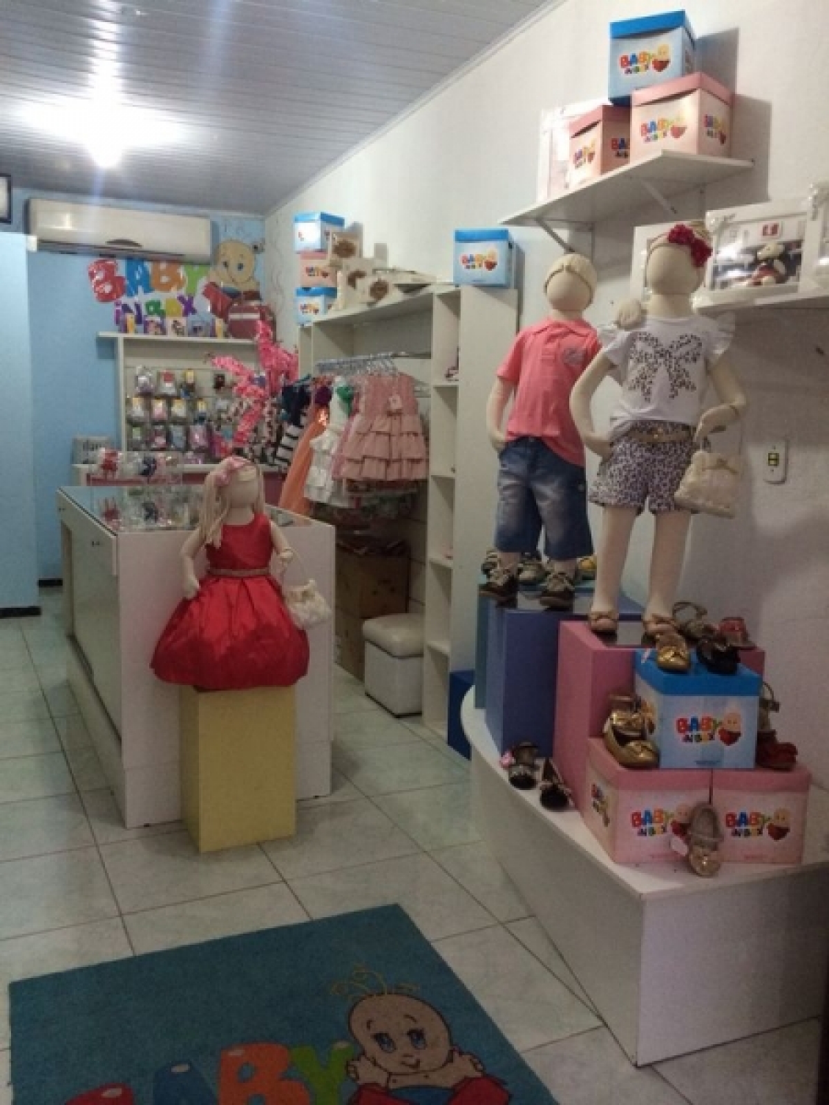 Vendo Loja de Roupa de Bebês e crianças - Estoque Movéis